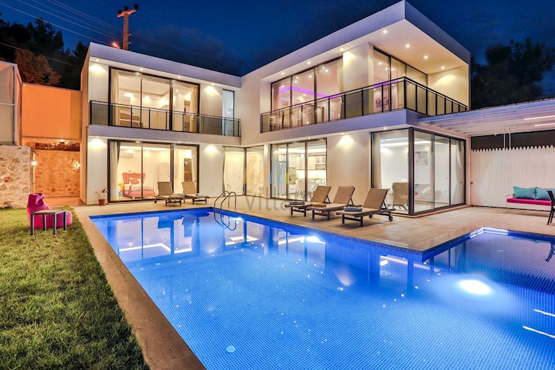 الفلل الفاخرة